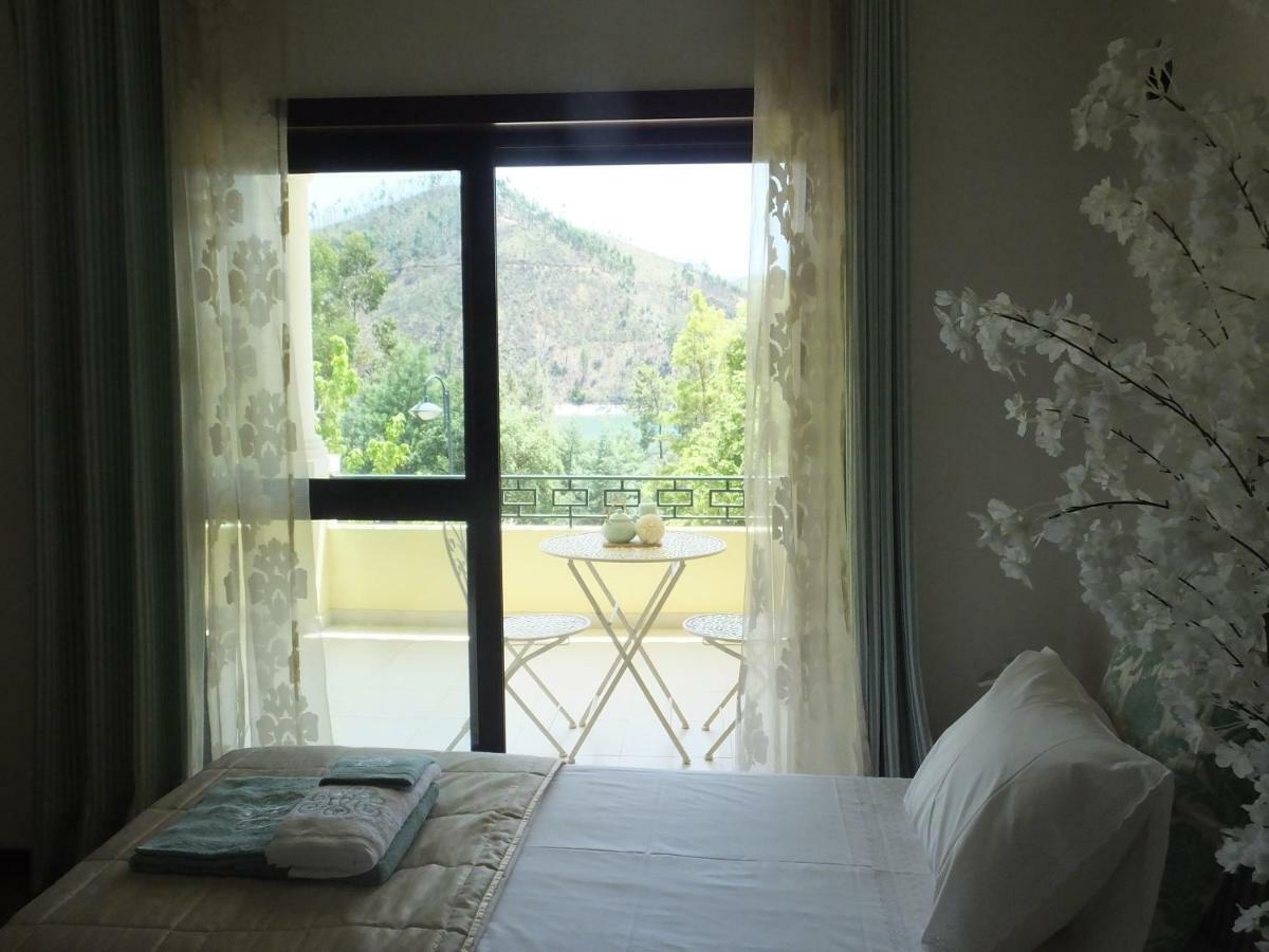 Апартаменти Apartamento Rio Zezere Феррейра-ду-Зезере Екстер'єр фото